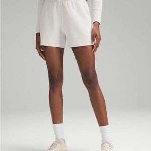 Lululemon Softstreme High-Rise Short 4" Bone size 4